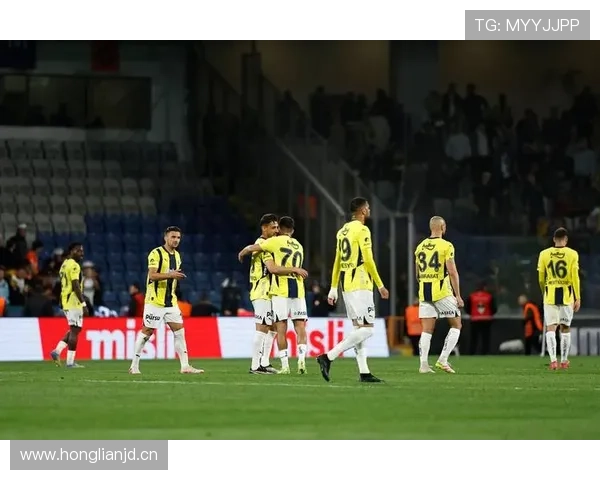 穆里尼奥战术体系中边后卫角色的运用与近期表现分析