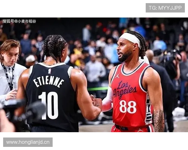 米尔斯无球跑动制造空位，三分效率领跑替补席